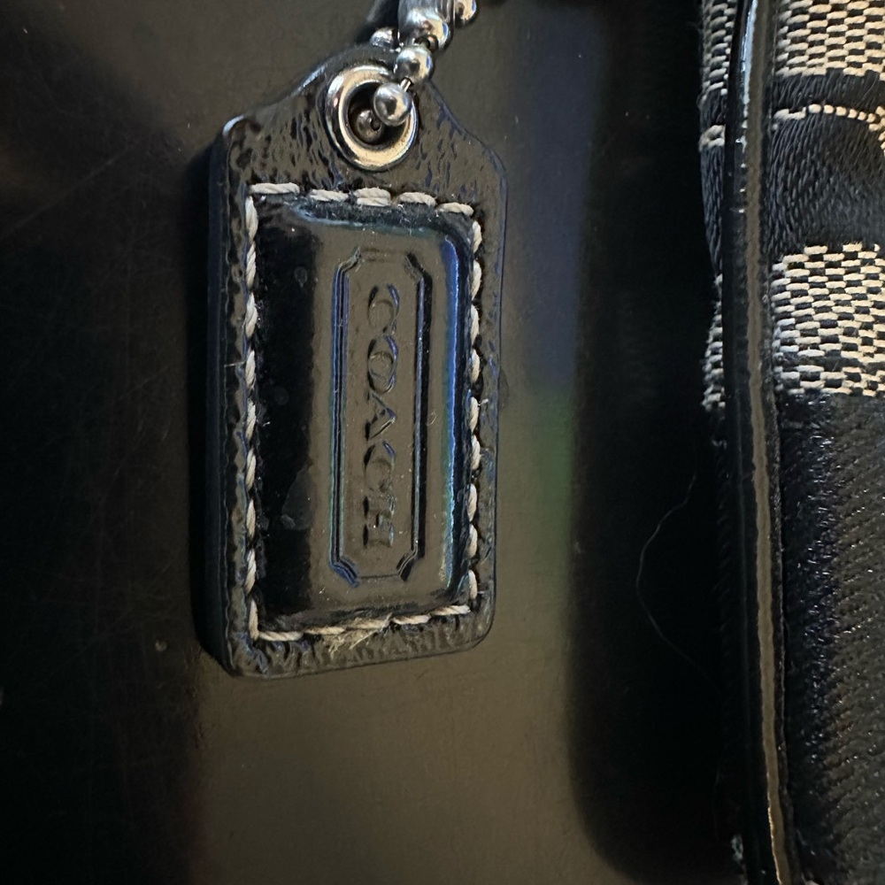 Coach wristlet, excellent condition - Picture 3 of 4